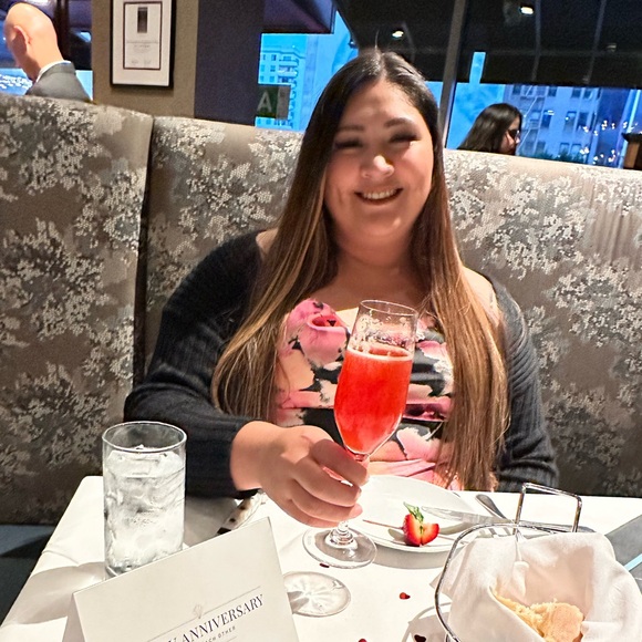 Meet your Posher, Izabella - Picture 3 of 5